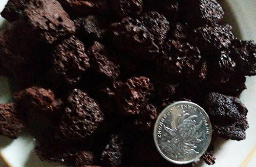 2cm黑色火山岩